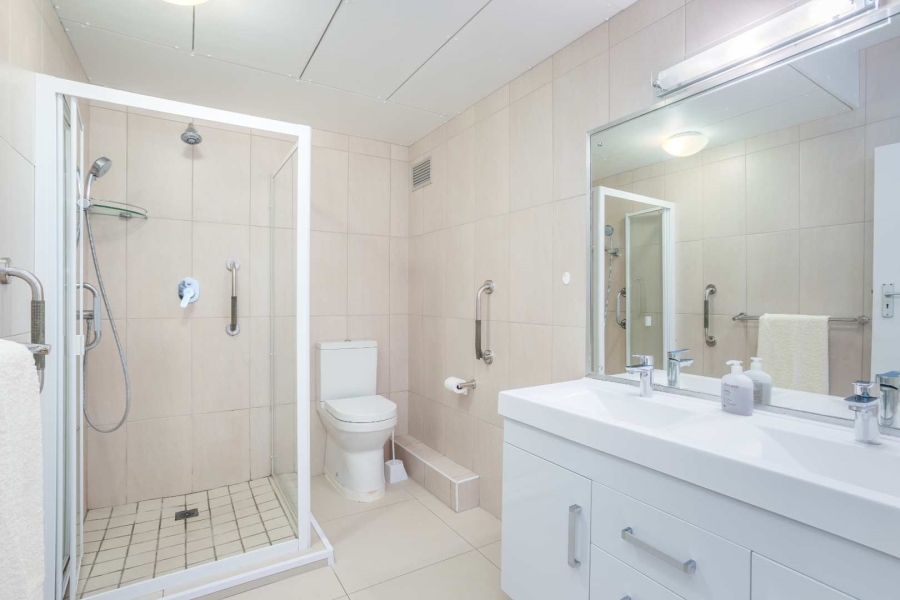 2 Bedroom Property for Sale in Sea Point Western Cape